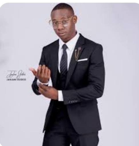 RangaNaiti's tweet photo. Tell me another artist who is a serial hit maker than Kae Chaps
From Juzi,Huchapa,Gehena,SorryBoys now Whisiri all these songs took number 1 for many months on different Radio Stations 
COME ON 
IPAI MWANA SANDO DZAKE #KaeChaps
#ZimMusicToTheWorld https://t.co/tpbIVo7nLH