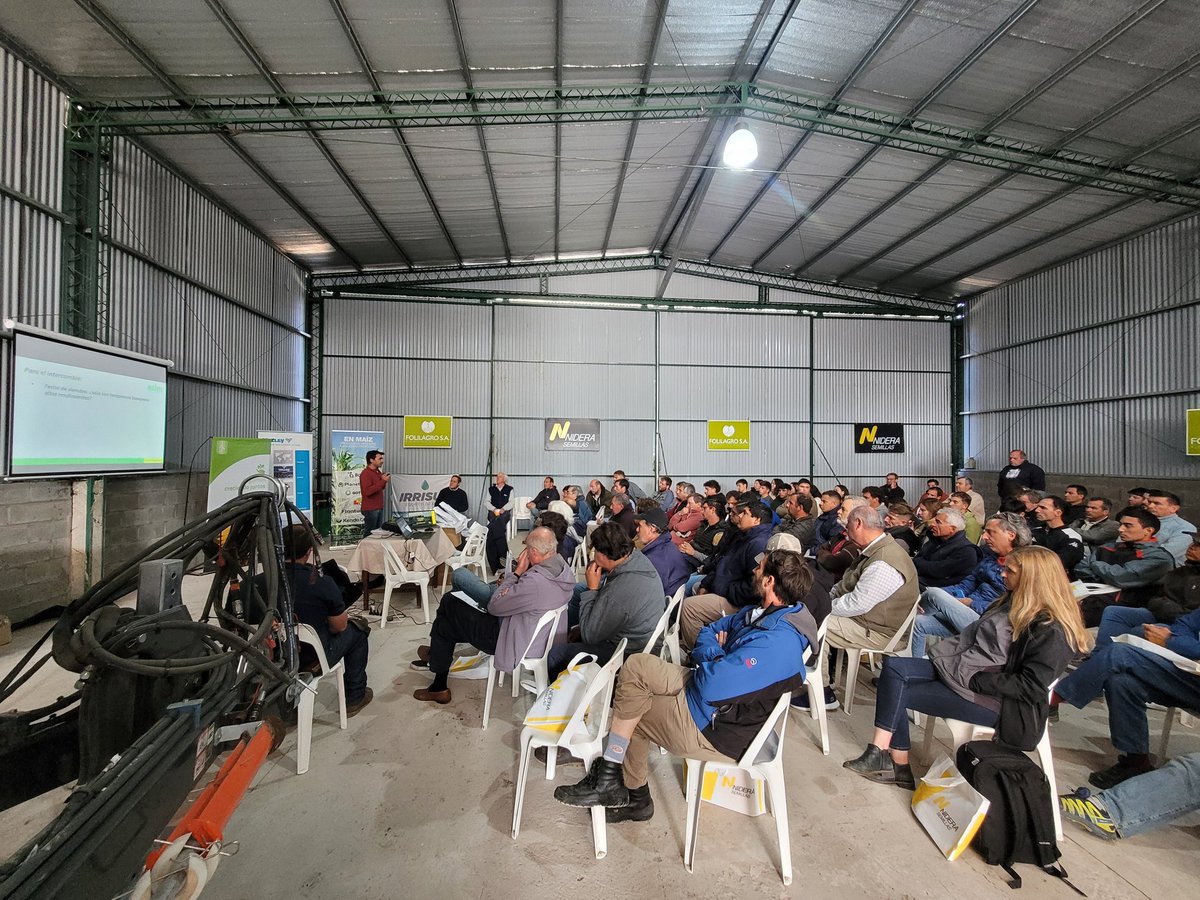 JonatanMauro1's tweet photo. Ayer participamos de una Jornada de #Maices 🌱de alto Rendimiento bajo riego. Ecofisiologia y manejo nutricional del cultivo de la mano de @EstudioEdm y @folilagro en Loberia. Herramientas para el control de malezas   #AcuronPack #BorjaPack @Syngenta_ar #Cruciferas #Nabo https://t.co/rvN35TX4B1