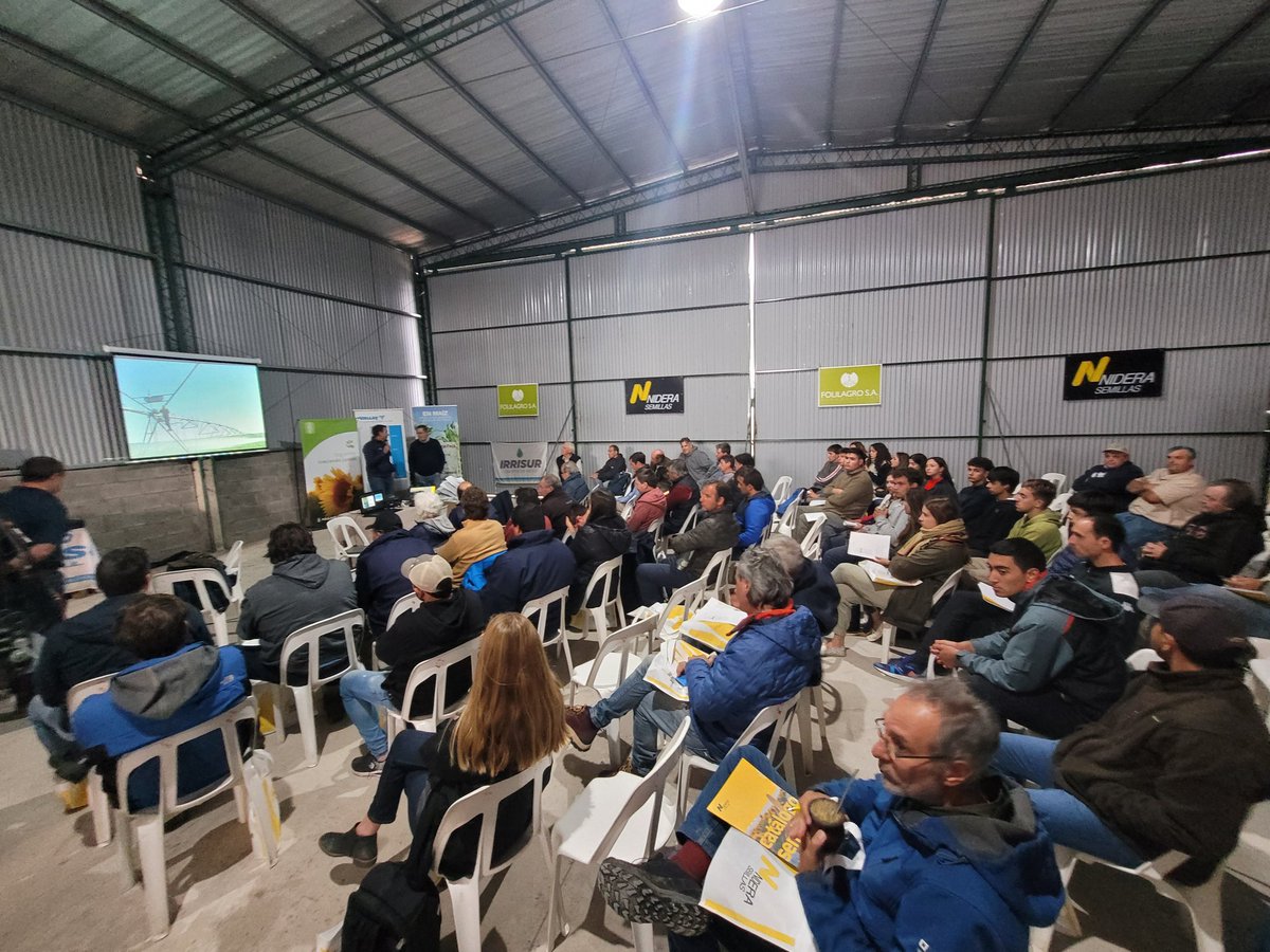 JonatanMauro1's tweet photo. Ayer participamos de una Jornada de #Maices 🌱de alto Rendimiento bajo riego. Ecofisiologia y manejo nutricional del cultivo de la mano de @EstudioEdm y @folilagro en Loberia. Herramientas para el control de malezas   #AcuronPack #BorjaPack @Syngenta_ar #Cruciferas #Nabo https://t.co/rvN35TX4B1