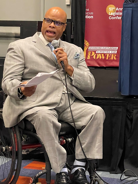 stevewright64's tweet photo. Dante Allen uses his ABLE account to pay for out-of-pocket costs on mobility equipment, like upgrades on his wheelchair.
“It is a great way to grow money long term … better than a Roth IRA or other IRA.
https://t.co/cZZGr8OSIt
#DisabilityTwitter #ABLE #ABLEAccount #IRA #savings https://t.co/WBRgYrIawI