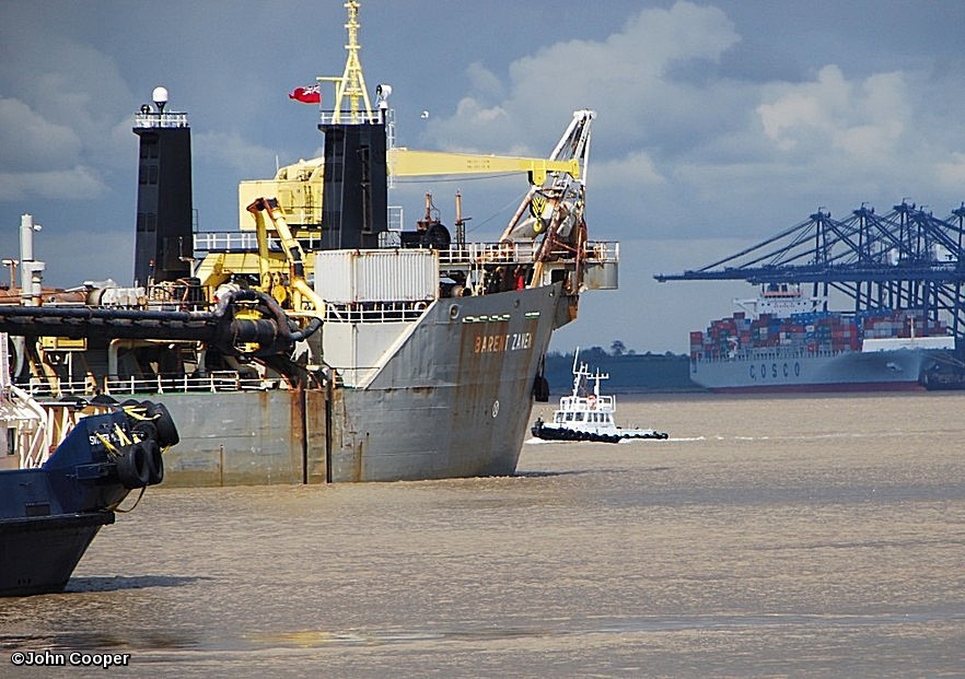 TheSuffolkMan's tweet photo. #Barent #Zanen #dredger loaded with ballast https://t.co/qhkAVBWa7i
