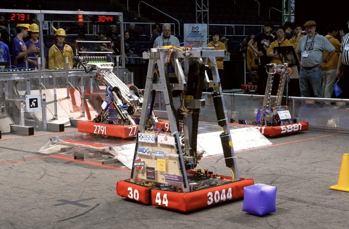 Time for Day #2 of competition at the New York Tech Valley Regional Robotics Tournament. First match scheduled for us is 9:48am. Let’s go @OxBe4! Thanks to our sponsors @bsnb and @GFfab8 Schedule etc. at bscsd.org/site/default.a… @FRCTeams @NYTVFRC #CHARGEDUP #BSCSD @FIRSTweets