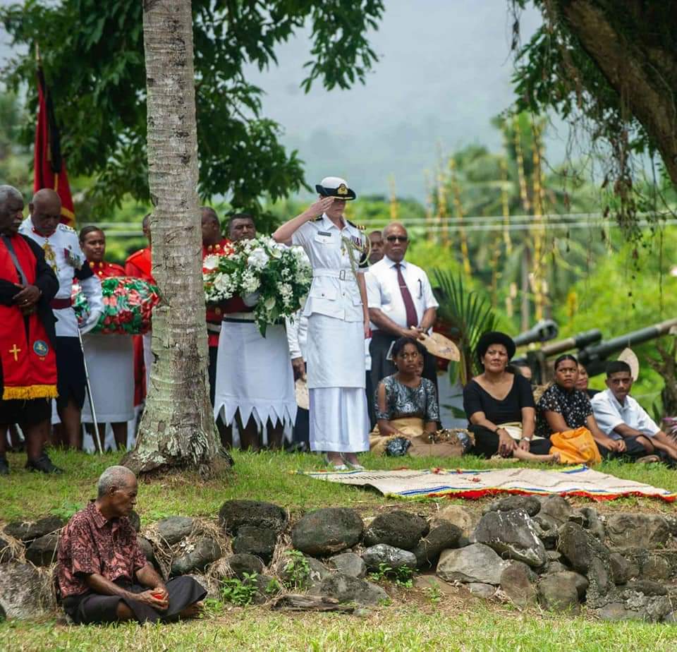 Commnder Sarah Bamfield
 NZ first female defence adviser to Fiji stands out at the funeral of Ratu Epeli Ganilau with her attire (sulu i ra). Na vakarokoroko kei na veidokai...sa totoka..