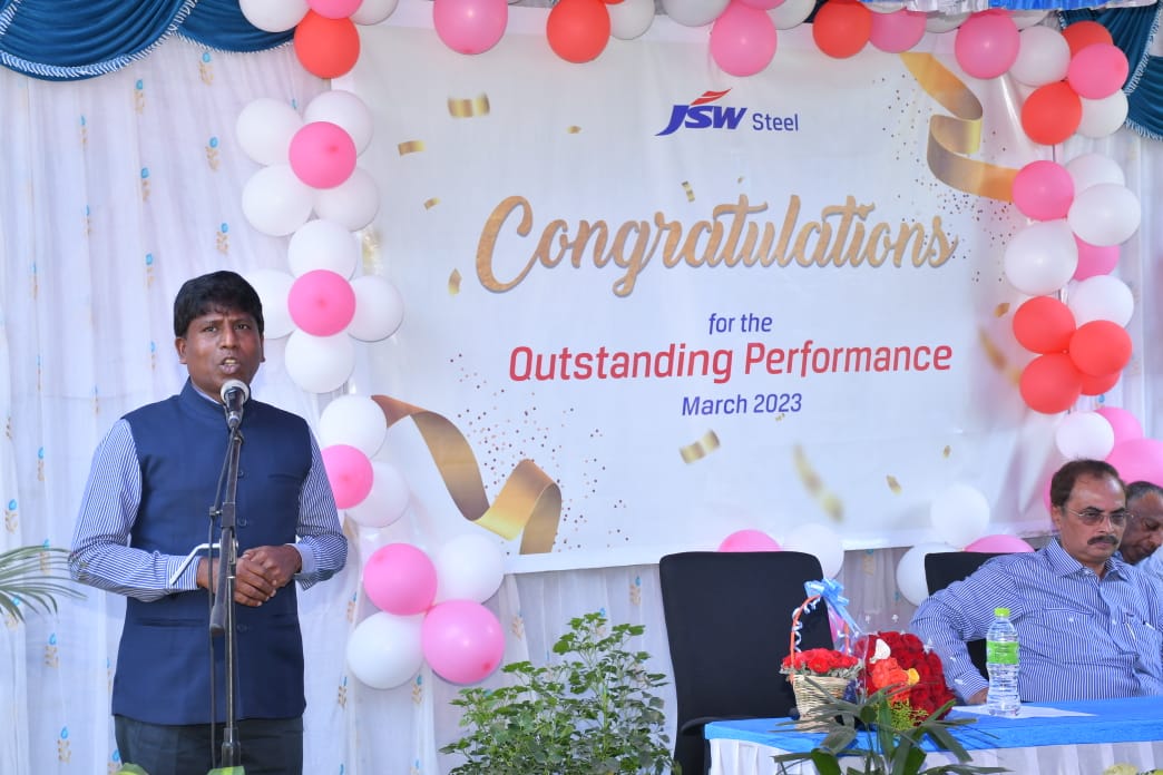 pkmurgan's tweet photo. Time to take pride &amp; celebrate a stellar FY’23 performance—hard work of talented &amp; ardent Vjnr team paid off.

Our agile team clocked highest-ever Q4 production and HSM-2 also set the benchmark of highest-ever monthly production in the world with its capacity.

Kudos to JSWites! https://t.co/Uq6TU0mqOJ