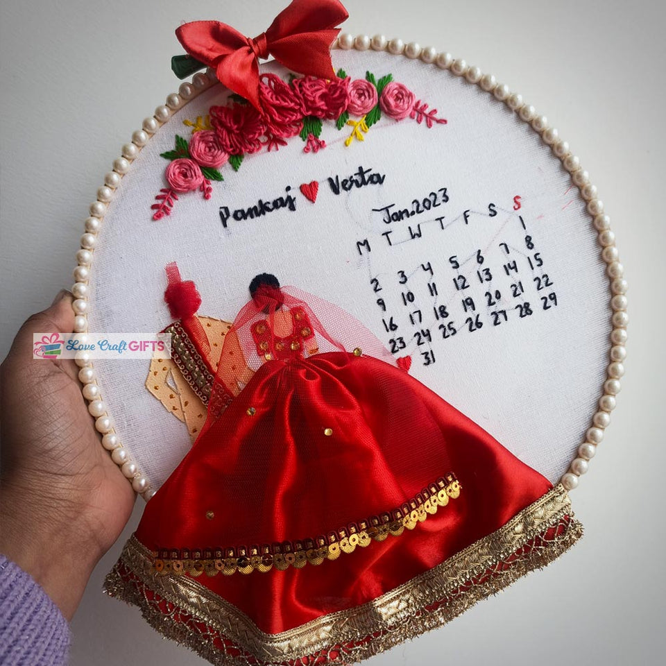 LOVECRAFTGIFTS3's tweet photo. SPECIAL EMBROIDERY HOOP FOR COUPLE
 .
 .
📷Place your order now Dm us or WhatsApp us on 7700043200 / Or you can simply visit our website https://t.co/WwcorW8sOA
.
.
#letterstand #customized #couplegifts #gifts #ledstand #couplegifts #handmadegifts 
#anniversary https://t.co/pkiudYeKrr