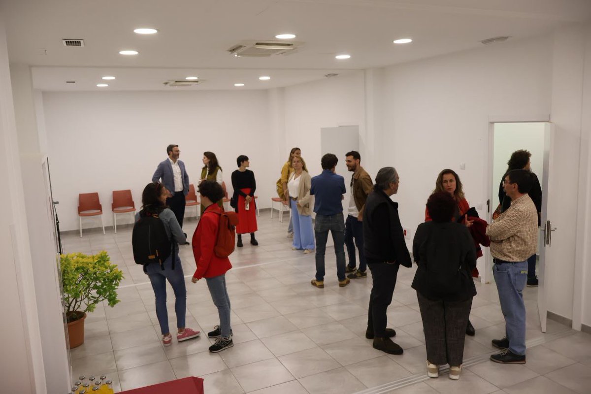 Inauguram el nou Casal de barri d'Arxiduc!

Aquests espais permeten la vida cívica i cultural i serveixen de punt de trobada per a les entitats socials, i són lolt demandata pel teixit veïnal

<a href="/CCostadelrio/">Clàudia Costa</a> ha agraït a les entitats la feina que fan per donar vida a la ciutat