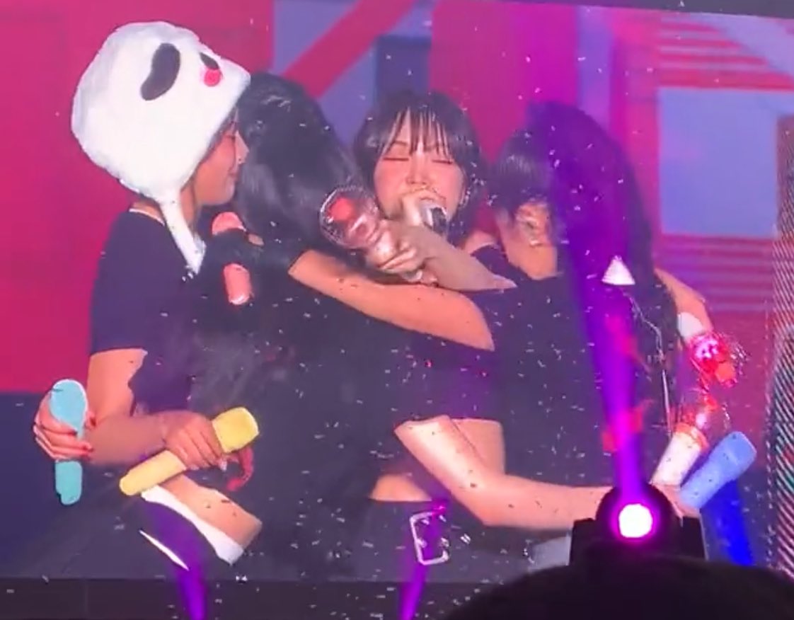 babyblueorange's tweet photo. we have to admit, this whole concert means the most to them than for us. especially now more than ever. ❤️ https://t.co/dZQiyY6EDB