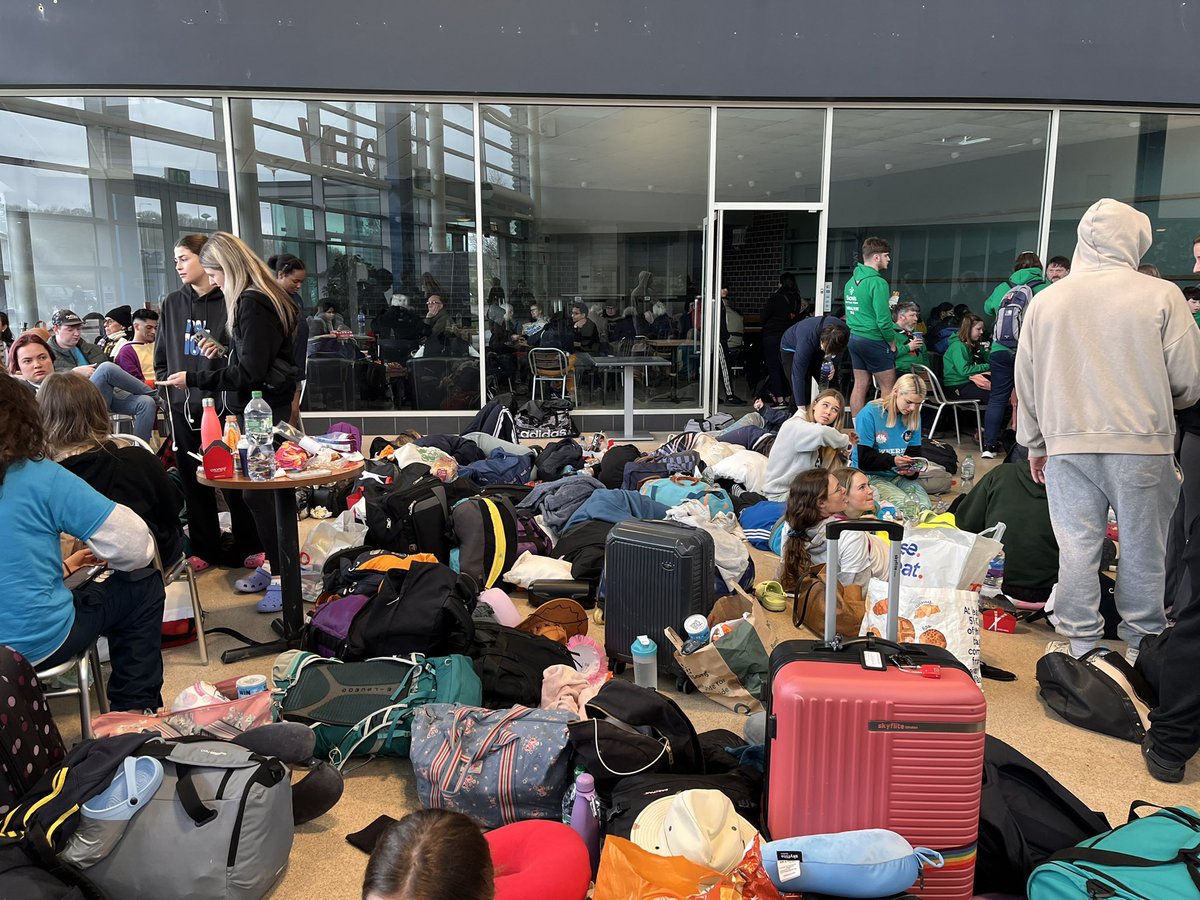 maewallace_'s tweet photo. @ILOVETOUR @BBCBreaking @BBCNews @BBCWatchdog there are over 1,000 students, children and adults at Folkestone services. They are running out of food, some of us have been here over 12 hours waiting in Dover. It is a health and safety emergency! https://t.co/bI3nhEBGBt