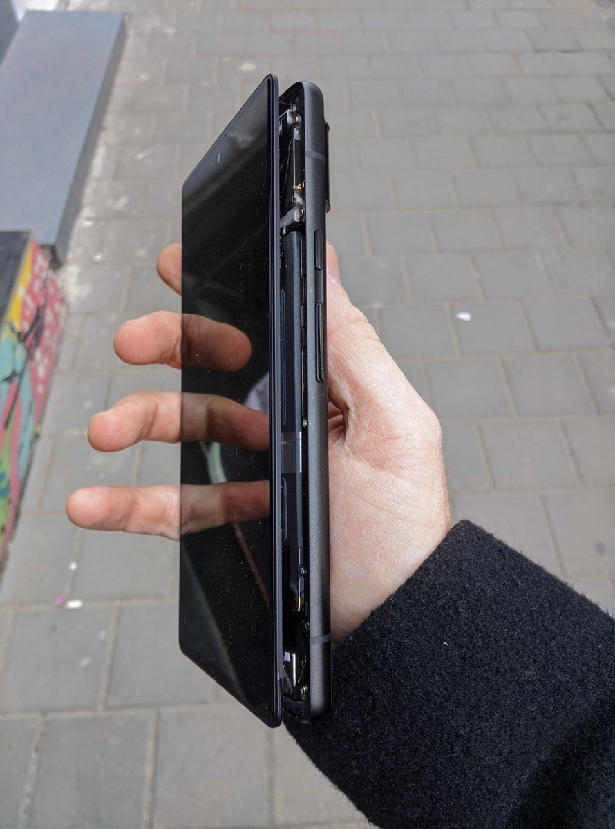 fabiozon's tweet photo. @GooglePixel_US @madebygoogle My #Pixel6 battery started spontaneously swelling last week, now it looks like this. Can't contact support through any channel. Phone bought 16 months ago in the NY store, this happened abroad. Can't get batteries here, nor fly like this. Help? https://t.co/oWEMY0iz2F