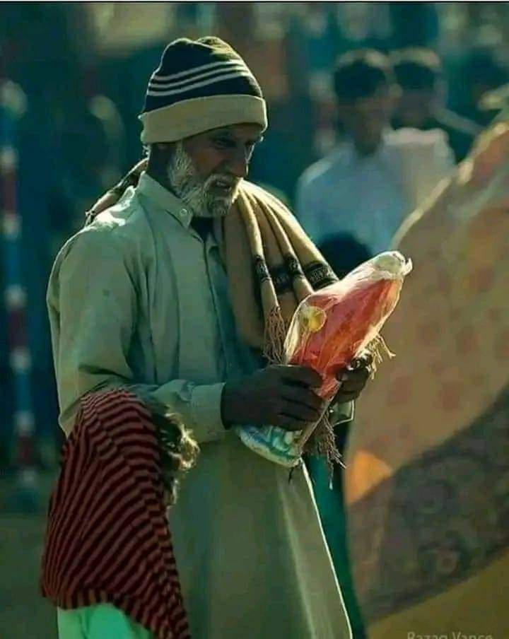 iammarkhorr's tweet photo. ایسی بات ہی کیوں  کرتے ہو جس  پہ رونا آتا ہے
 اِک مہینے کی تنخواہ میں ایک ہی توکھلونا آتا ہے https://t.co/yEnXvAWKTq