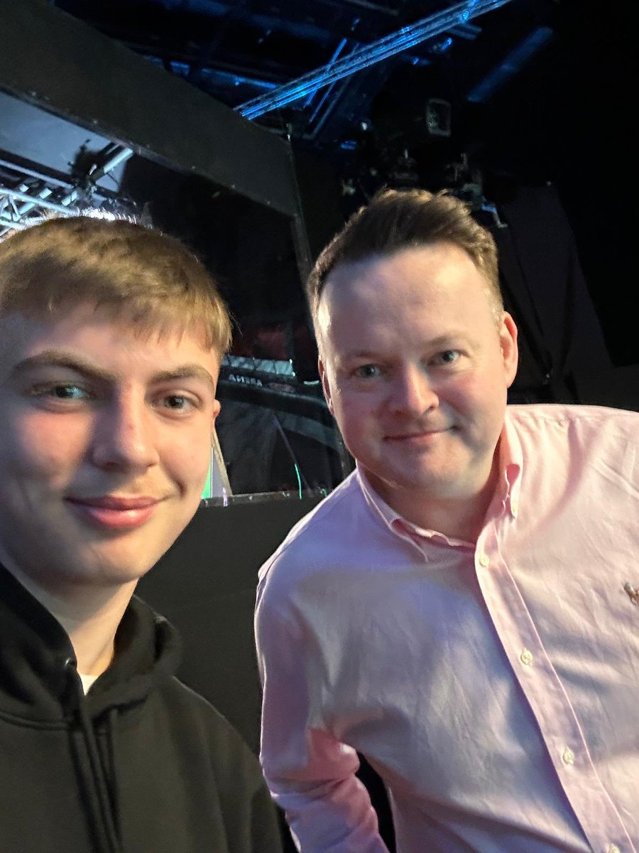 SeanMoney75's tweet photo. Good luck @Magician147 for today and thanks for taking the time to do a selfie with my son. We’re looking forward to match https://t.co/kyhcLJU71x