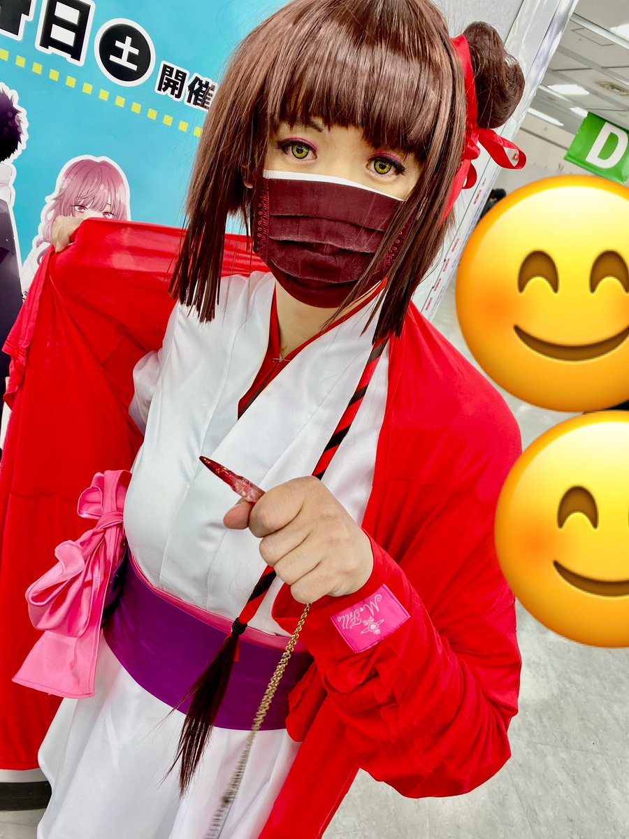 desutomira_de's tweet photo. 本日は池袋のコスプレイベントに
参加してました。
このキャラわかりますか？
誰もわかんないだろうと思ってたら
当てちゃう方々がいてビックリ‼️
オリジナル要素として取り入れた
赤いショールは@mfille5 さん、
左手のペンダントは現地で購入した
@AS_koubou さん

#アコスタマルシェ https://t.co/nBZy1L5e86