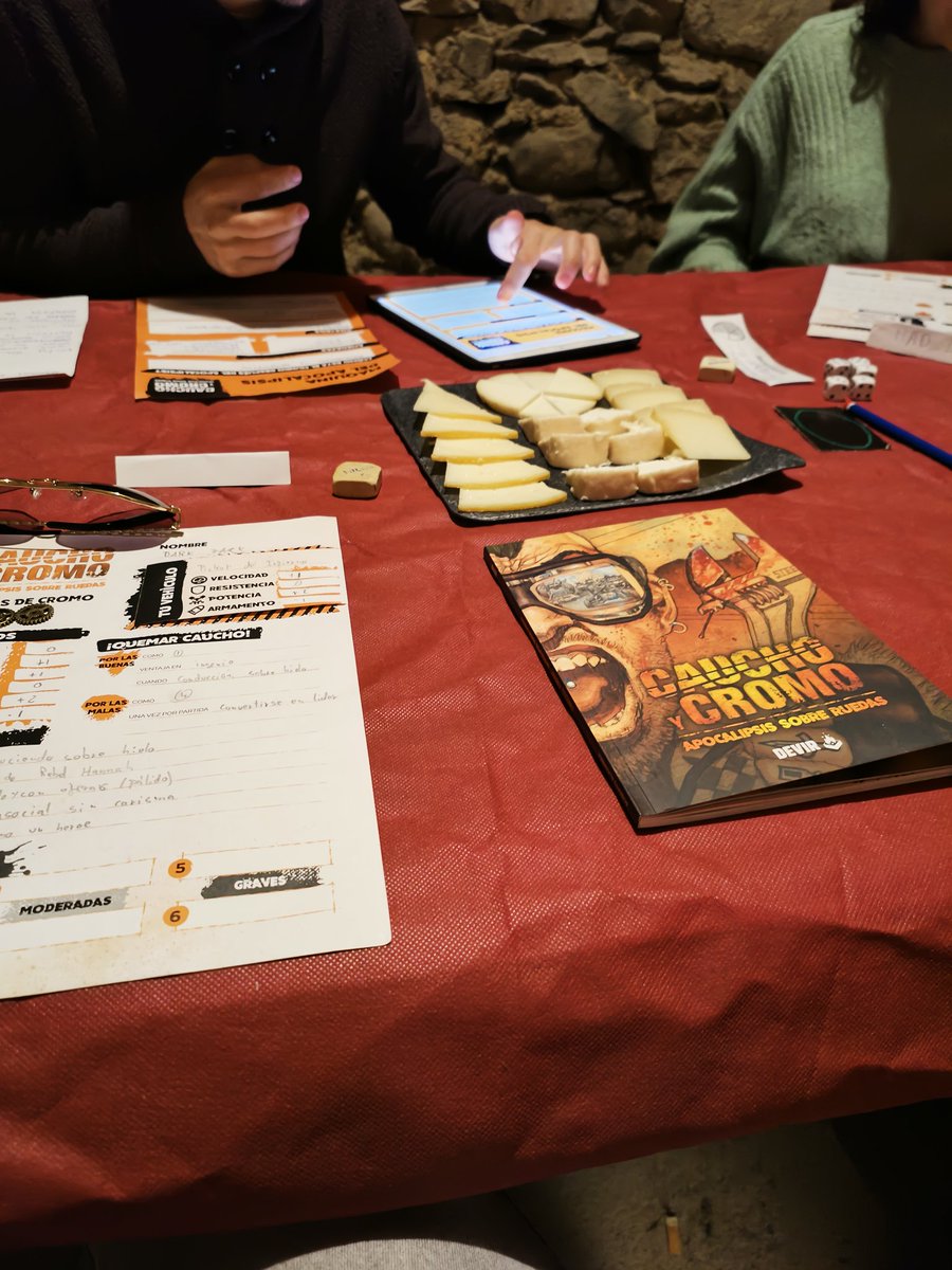 seguirjugando's tweet photo. Genial partida de Caucho y Cromo, de @RAgamesestudio.
Con genial master, genial compañía.
Esperamos tenerlo tan pronto salga reedición. https://t.co/Fo57vgO0kI