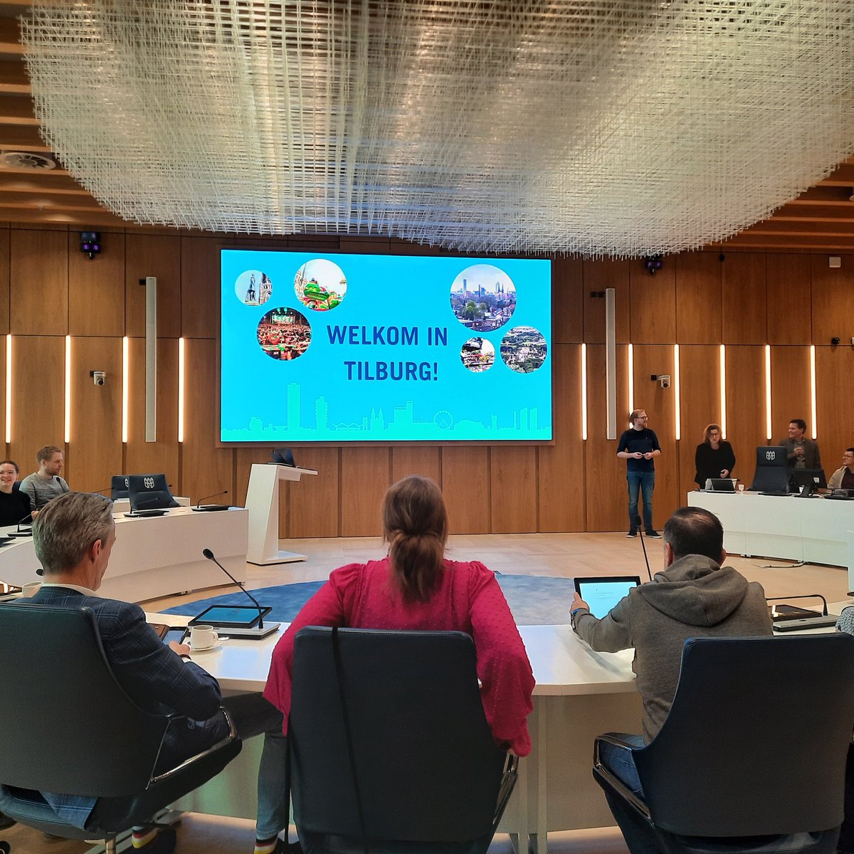 PRTulp's tweet photo. Werkbezoek raad @Gemeente_Almelo aan @gemeentetilburg. Aanpak stadsontwikkeling. Van oud naar nieuw. #spoorzone013 #bibliotheek. Aandacht voor #groen #leefomgeving  #bewonersparticipatie #cultuur. Genoeg inspiratie voor onze stad. https://t.co/6bumWYqpXs