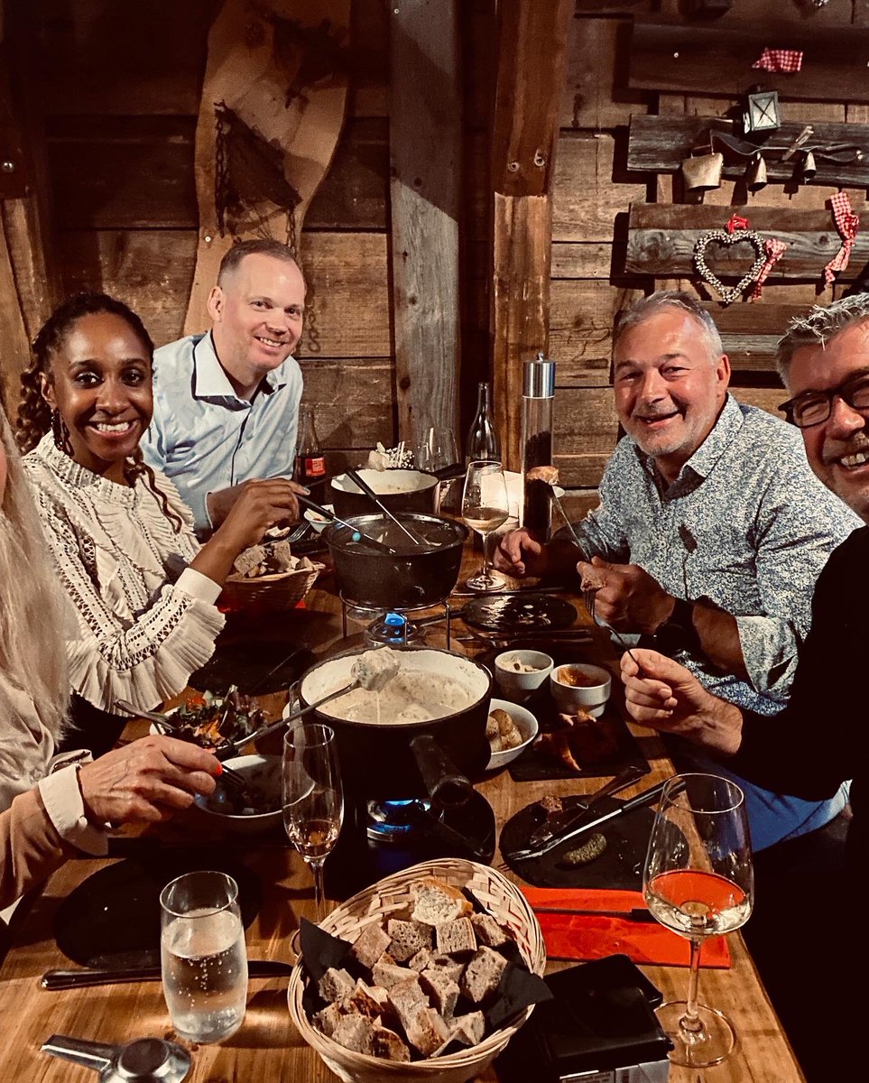 CtfCrea's tweet photo. @BotSchweizDE @CHBotschaftDE @fcunion @coletteseger Für Fondue in Berlin ist Urs empfänglich. Besuch bei meiner lieben Freundin @JenifferSchmid und ein Spiel von @fcunion lassen wir uns nie entgehen, wenn wir Urs in #Berlin besuchen. Bis jetzt konnten wir immer auf einen Sieg anstossen 🥳 Hoffen wir auf weitere 3 Punkte heute. https://t.co/UHtgdvUnb5