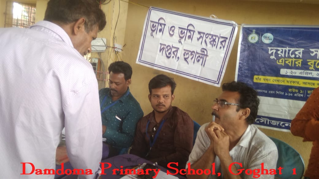 ArambaghSdico's tweet photo. আরামবাগ মহকুমায় বিভিন্ন ব্লকে দুয়ারে সরকার শিবিরে আবেদনকারীরা আবেদন করছেন।
#DuareSarkar #EgiyeBangla https://t.co/dENwLswxYE