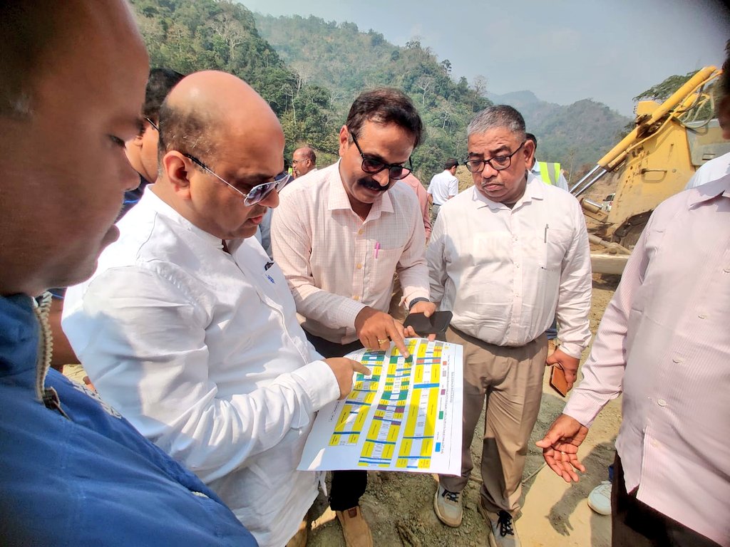 drrajdeeproy's tweet photo. 14. I visited the site of #Mahasadak on 24th February 2023 and reviewed the progress of work on the 25 km 4-lane #Balacherra-#Harangajao section of #NH54 along with officials of @MORTHIndia. As of now 60% of the work has been completed. https://t.co/KRrANoKWXd