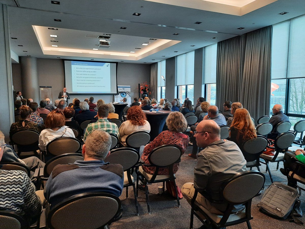 Nog maar halverwege de dag en nu al heel geslaagd. 90 mensen  luisteren naar interessante lezingen over behandeling van het oogmelanoom op de Infodag van <a href="/StMelanoom/">Stichting Melanoom</a>  #oogmelanoom