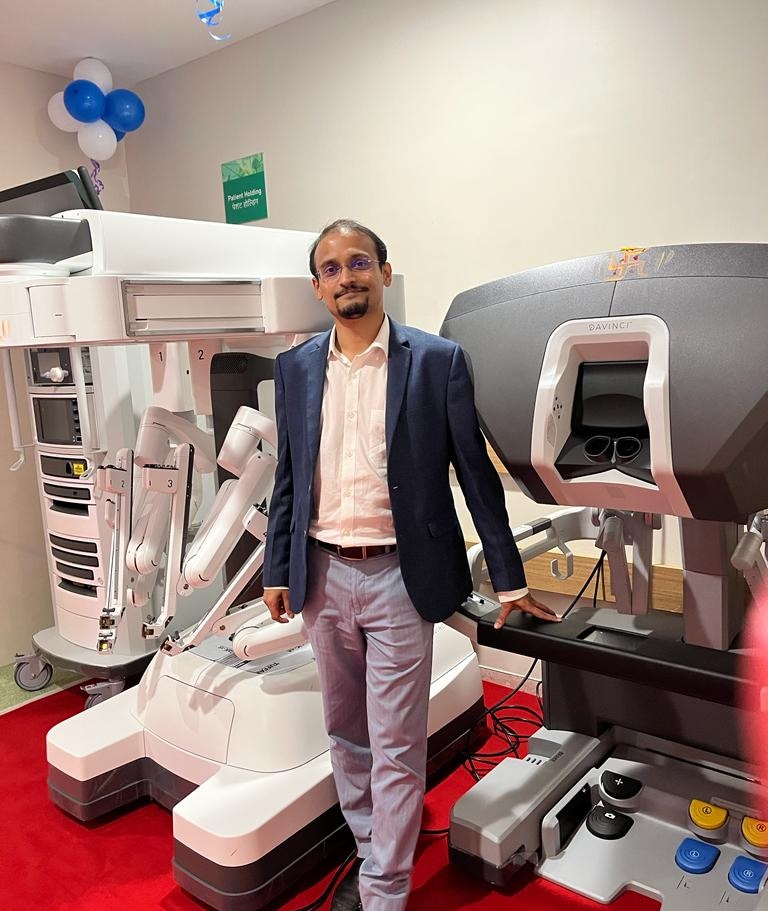 AshwinTamhankar's tweet photo. Upgrading to 4th Gen da Vinci Xi (from 3rd Gen Si) robot @ApolloHosMumbai 
Purely an organ specific oncology vertical - @docdcruz +Ashwin + @RajeshSShinde3 + @DrRichaBansal
@IntuitiveSurg @AnupamSibal @nikhilvasdevuro 
Cheers- Team Mumbai Apollo Oncology 
Cutting edge cancer care https://t.co/RXNFMJKHKY
