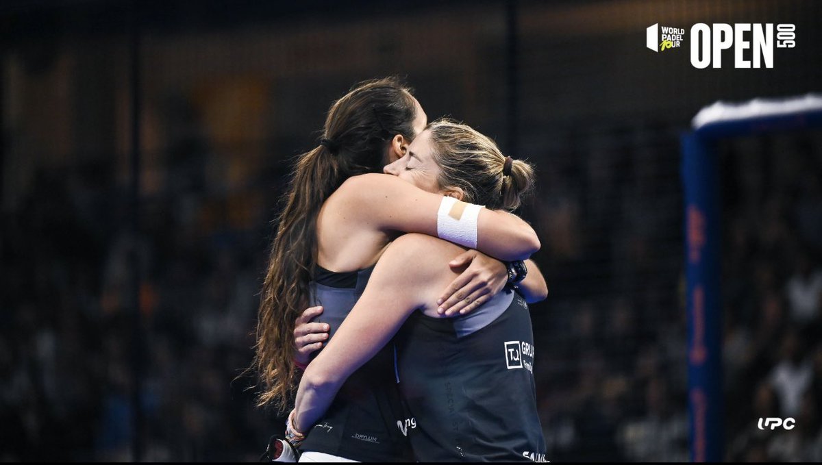 SIGUEN FIRMES ! Triunfo y final para <a href="/AleeeeSalazar/">Alejandra Salazar</a> y <a href="/gemmatriay/">Gemma Triay</a> que derrotan en sets corridos a Claudia Jensen y Jessica Castello por 6/2 y 7/5 en el <a href="/WorldPadelTour/">World Padel Tour</a> Open 500 de Reus.
