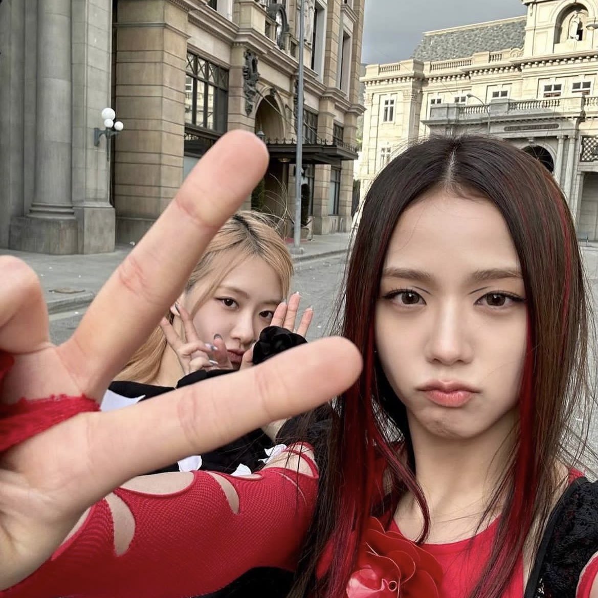 Rosie_TransTH's tweet photo. 230401 คุณโรเซ่อัพเดทอินสตาแกรมโพสต์

“❤️ ยินดีด้วยมากๆนะค้า จีซูนนี่(พิจีซู) ❤️ ไปสตรีมเพลง Flower กัน ปาย ปาย ปาย”

#ROSÉ #로제 https://t.co/ak3qECH3bS