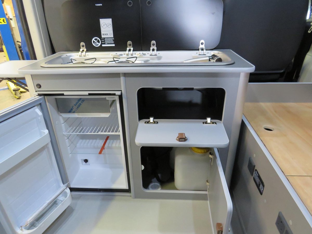 FlameConverts's tweet photo. 🔥5 berth Peugeot Boxer
🔥12 double bunk beds at the rear
🔥Removeable seats complete with seatbelts
🔥1 Fiamma awning
🔥Titanium wood complete with solar panels
🔥2 x Fiamma roof hatches
🔥Full split charge system with added 240v invertor Planar 4kw night heater https://t.co/60NKTSUBUs