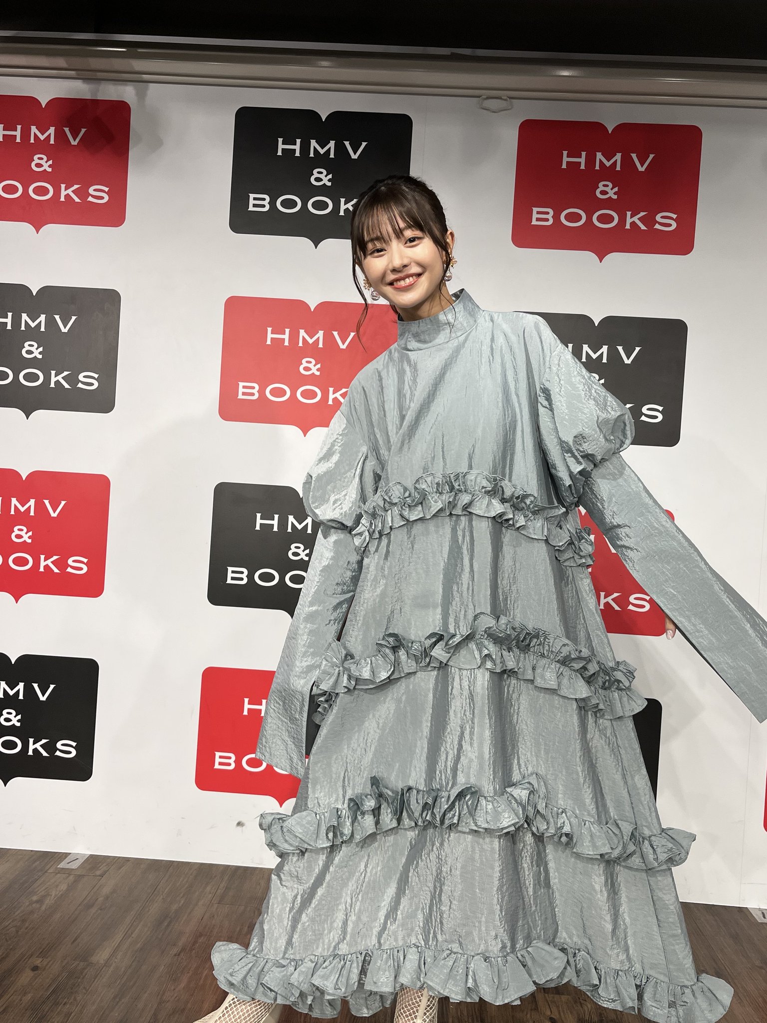 椛島光　卓上カレンダー　オンラインサイン会　5冊券購入限定特典 椛島光1st写真集 『chouchou』オンラインサイン会 | corazón