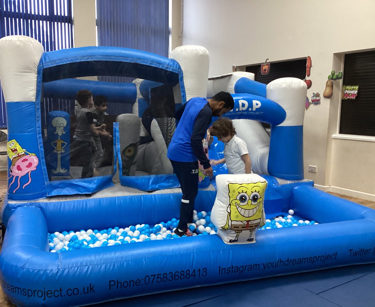 DLPTBraybrook's tweet photo. The children had a fantastic rewards day! Amongst the fun, there were Easter crafts, movies, egg hunts and @YDPltd inflatables! #HappyandHealthy https://t.co/WzgSZ8bK2s