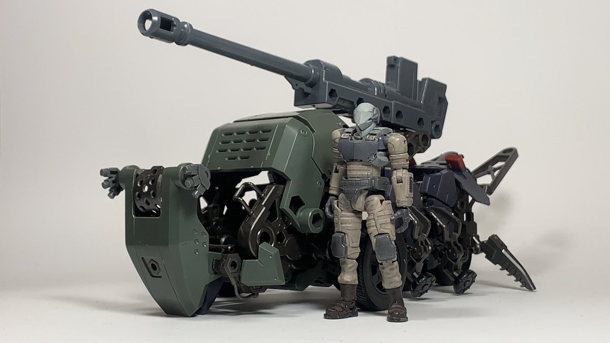 #ヘキサギア #ゾイド

組替新作 完成

●第三世代ヘキサギア
《 Earthquakeアースクェイク 》

【解説】
ブロックバスター同様ゾアテクスの発現は低いレベルにあたる。しかし機体全体で有機的なサスペンションを行う事が可能であり、見た目以上の高速移動を実現している。

ヘキサギアモ●ガ('∀`)