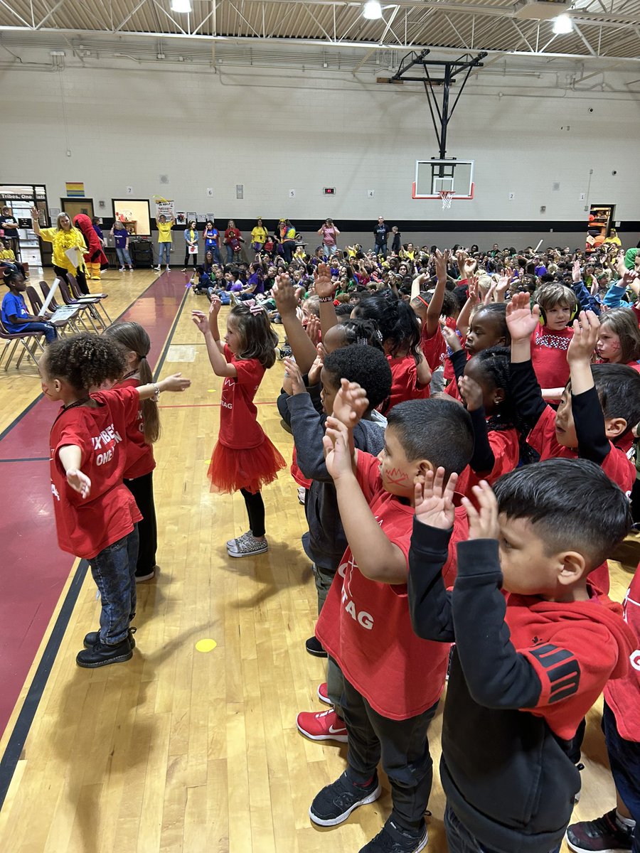 JMoes_Class's tweet image. Tribal celebration was a blast! Proud of our Rowtag RedHawks❤️🔥After that, we continued celebrating with some desk cardio! Thank you @JoyWill35245533 for sharing your foam sticks! @ClarkCreekSTEM @lauracasey3