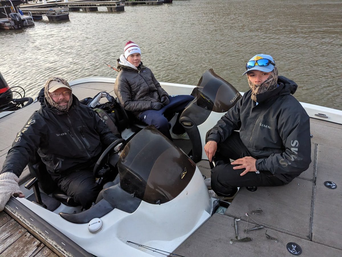 It's a cold one at #LakeOfTheOzarks but the @DeSmetJesuitHS #BassFishing team of Mitch Geiser '23, Danny Swallow '24, and boat captain Jeff Geiser are ready to go for today's SAF Missouri State Championship!