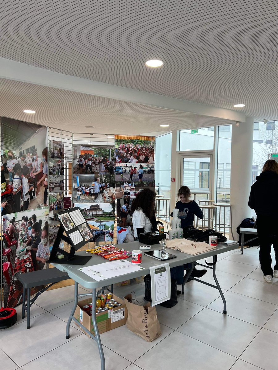 AHNEP54's tweet photo. Évidemment, on est partout mais surtout à la fac ! On a pu organiser plusieurs ventes dans les bu Santé et Artem. Nous avons également pu participer à la journée portes ouvertes de la @FacPharma_54 ! https://t.co/R3LtlMqGlX