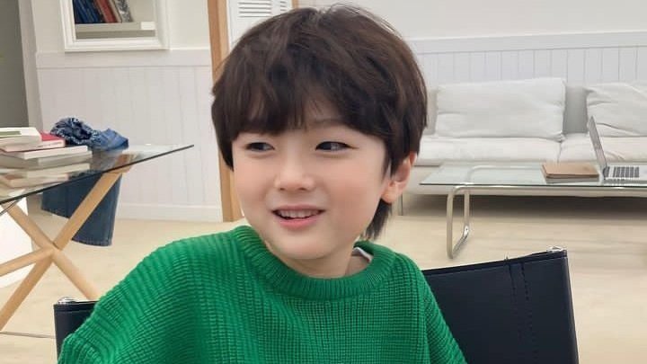 cheolshuavernon's tweet photo. Found You. 

A #seoksoo/#shuaseok taguan ng anak au wherein... SM has been hiding his son from his ex JS for years, what happens if one day, JS bumps into their son into a grocery store who broke the hundred thousand worth of wine he's holding saying "DRINK WATER! NOT ALCOHOL!" https://t.co/rGeon7fM4t