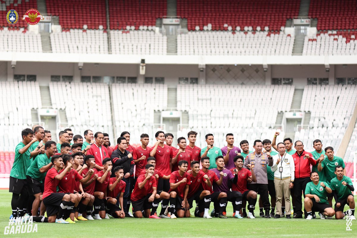 PSSI's tweet photo. Terima kasih Bapak Presiden Joko Widodo atas kunjungan dan perhatiannya terhadap Timnas Indonesia. ❤️🇮🇩

#KitaGaruda https://t.co/58u8XUkVOU