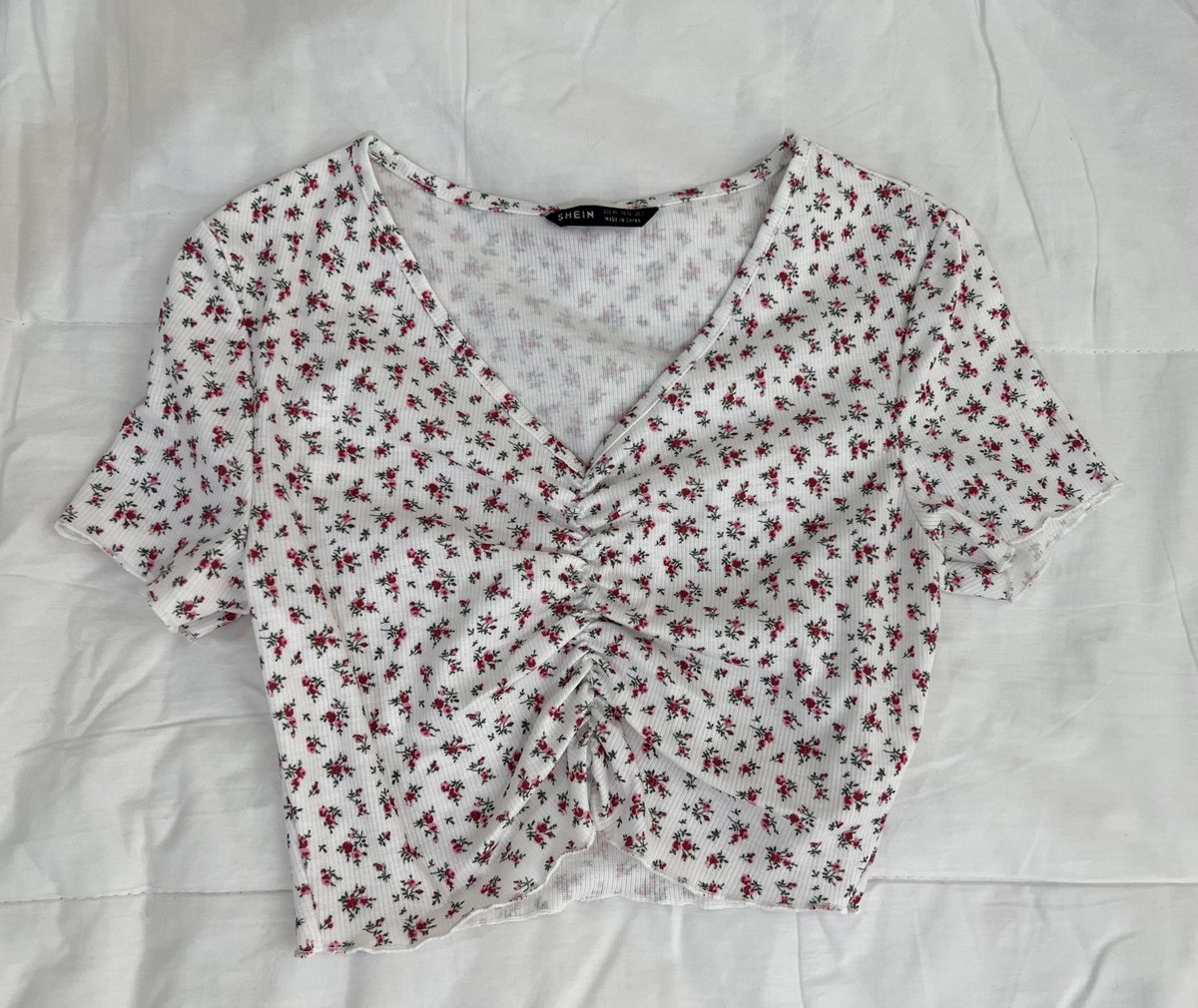Songtor_2nd's tweet photo. 2. เสื้อครอปลายดอก SHEIN ไซส์ xs

60 ฿ 

อก 30-36 นิ้ว
ยาว 14.5 นิ้ว

***แคปรูปตัวที่สนใจ
แล้วส่งมา F ในเดมนะคะ***

#เสื้อผ้ามือสอง #ส่งต่อเสื้อผ้า #ส่งต่อเสื้อผ้ามือสอง #โล๊ะตู้เสื้อผ้า #เสื้อผ้ามือสองสภาพดี #เสื้อผ้ามือ2 #ส่งต่อ #shein https://t.co/4OedHiGrDi