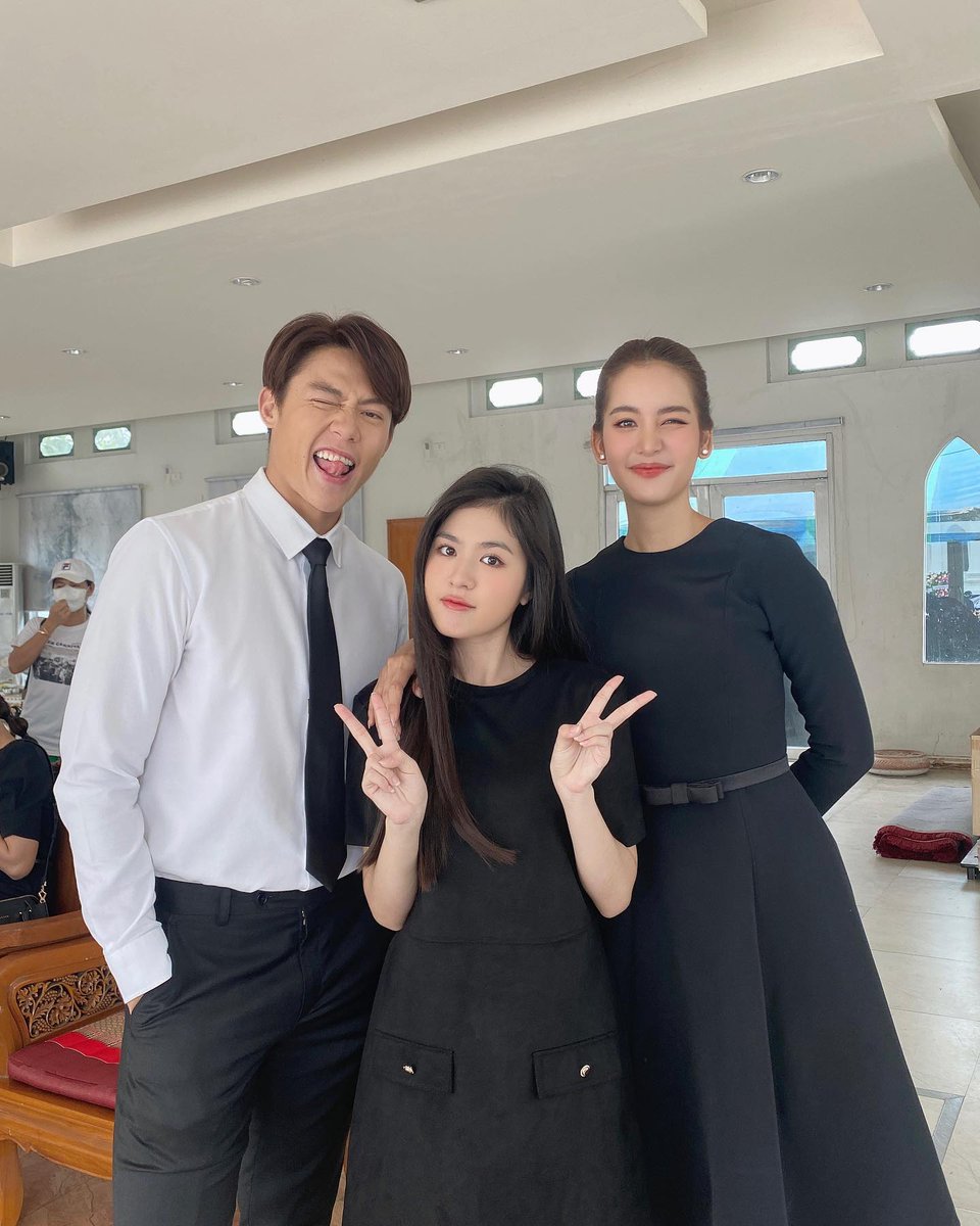BOW_MUSEUM's tweet photo. #ใต้เงาตะวันep2 epที่แล้วน้ำตาแตกมากก วีคหน้ามาให้กำลังใจกันต่อนะคะ😻😽 #iamunda #kulteera 
#โบว์เมลดา #หมากปริญ 
 cr. undaa_kulteera https://t.co/DOqQOKafKW