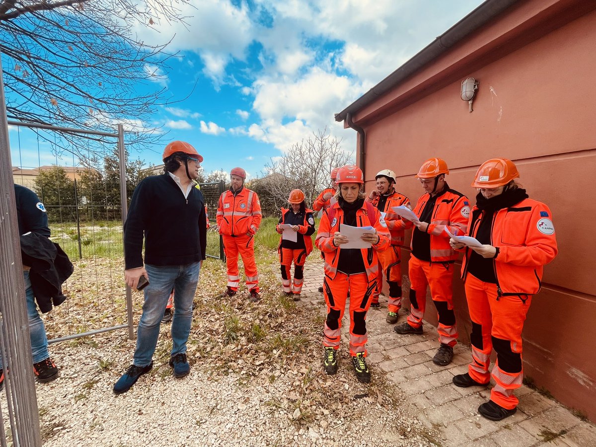 Anpasnazionale's tweet photo. ⛑️🎮🐶 UsarBot: al via la prima sperimentazione con cani robot con intelligenza artificiale per la ricerca e soccorso. I soggetti coinvolti: Anpas, Rice 
@unigenova, corso di laurea in infermieristica all Università degli studi di Perugia #Anpas #soccorso #robot #volontariato https://t.co/1JjITRjkMz