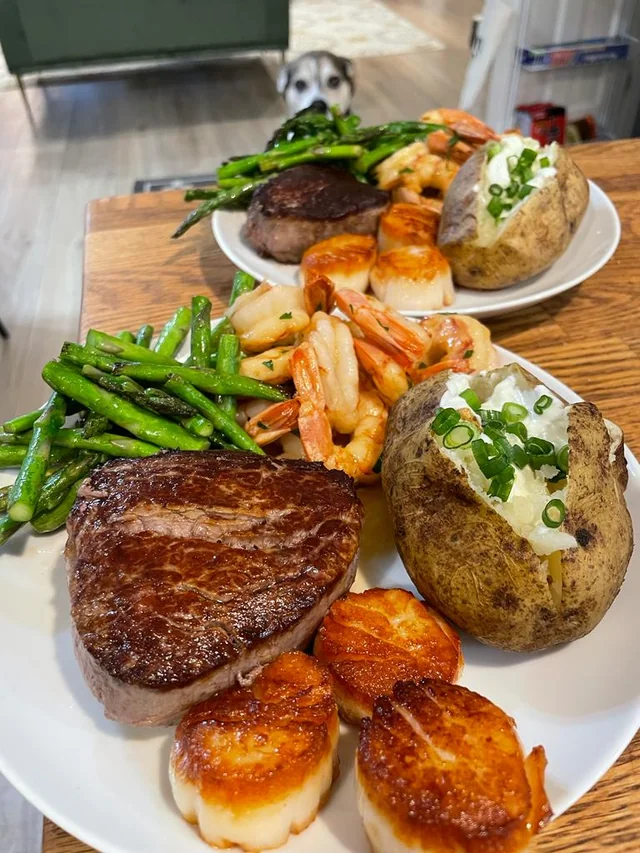 kookwocook's tweet photo. Scallops, beef tenderloin, baked tater, shrimp sauteed in butter and garlic, and asparagus https://t.co/WjlC0PvAqr