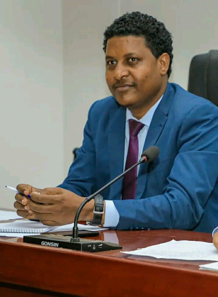 Abebaw_Menelik_'s tweet photo. #አፈናው_ቀጥሏል

ረ/ፕ ሲሳይ አውጋቸው ታፈነ!

ረ/ት ፕሮፌሰር ሲሳይ አውግቸው ትላንት  ምሽት  <ለጥያቄ እንፈልግሃለ> ባሉ አካላት ከመኖሪያ ቤቱ ታፍኖ ተወስዷል።የት እንዳለ ማወቅም አልተቻለም። https://t.co/CKG5qWhU0i