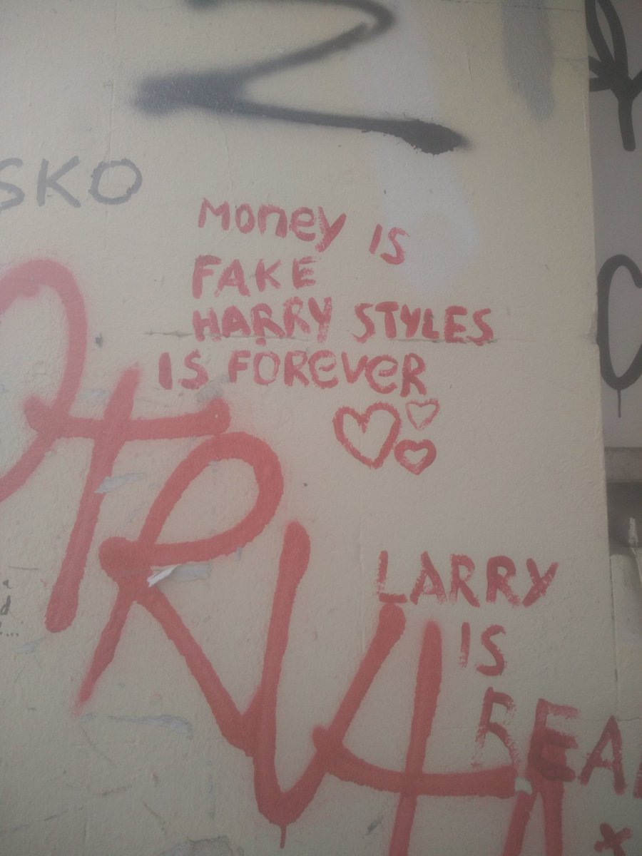 apetukhova's tweet photo. #WallWisdom #graffiti #statement https://t.co/JGhvFzmTDu