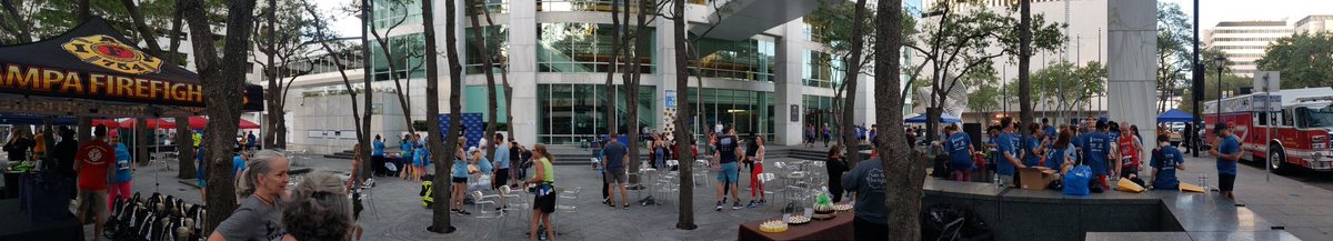 bampac29's tweet photo. Amazing turnout so far as there is expected to be about 900+ to show and climb today! I climb for all for my grandparents who passed from lung cancer @LungAssociation #WhyIClimb https://t.co/sIkbSovWJ2