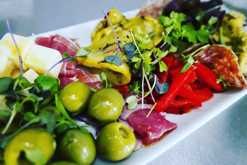 MangelosCLE's tweet photo. We serve the best Italian food in Cleveland. (No joke!) Why don't you stop by and taste it for yourself?!
#cleveland #clevelandpasta #italian #cleeats https://t.co/iP8xZ1lfV2
