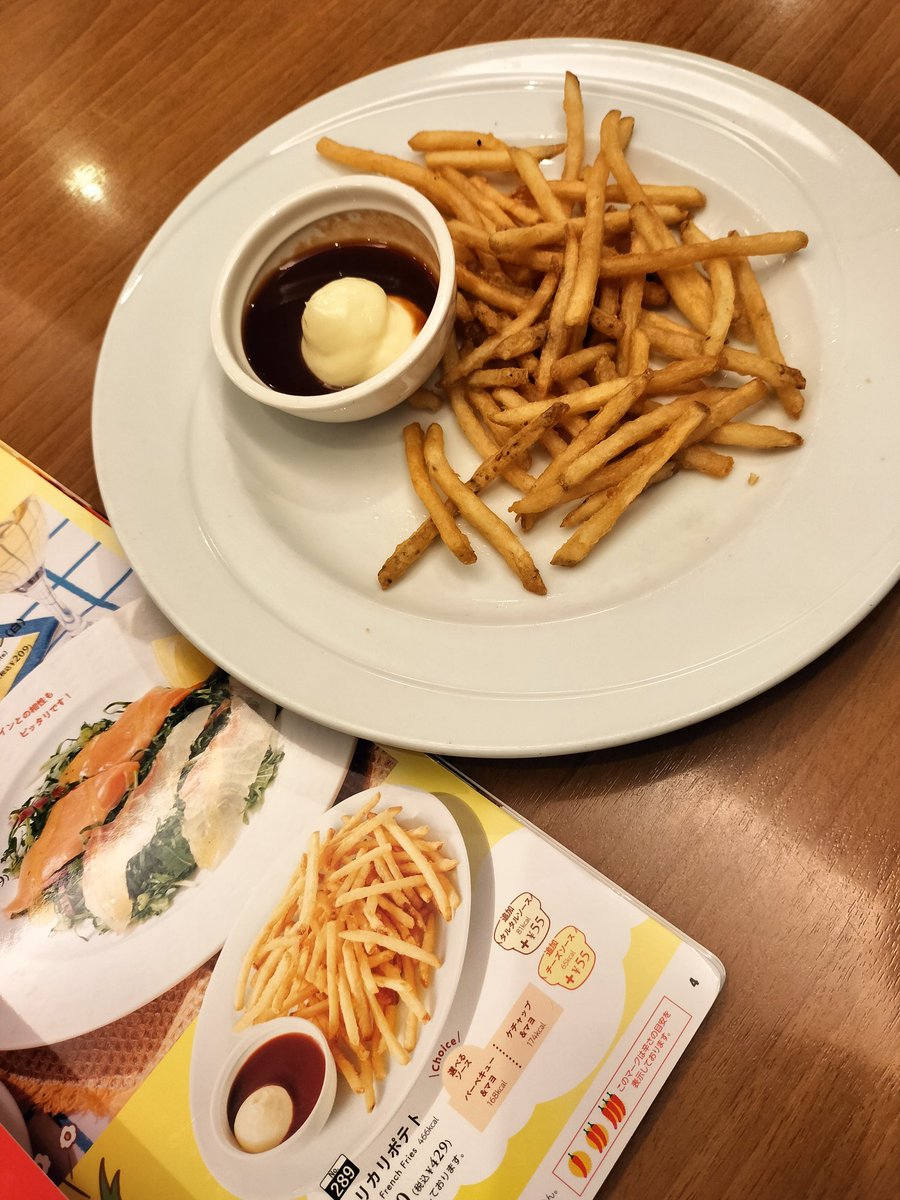 luv_247's tweet photo. ごめんなさいね、なんかね、久しぶりにCOCO'S来たらカリカリポテト、量が「少なっっ！！」て思ったんだけど、気のせいかな(´；ω；｀) https://t.co/6MVMFR7hpZ
