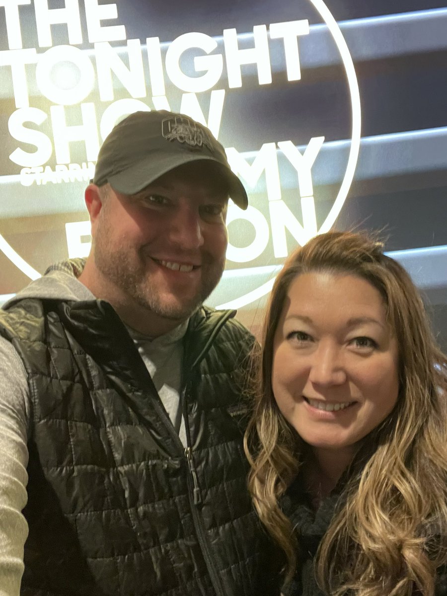 ShannonJ308's tweet photo. @jimmyfallon #tonightshow is an incredible experience! A MUST if you’re in #NYC 

#FallonTonight @peacock @jstew282 #NBC #experience #Travel https://t.co/ONI3V6gWbV