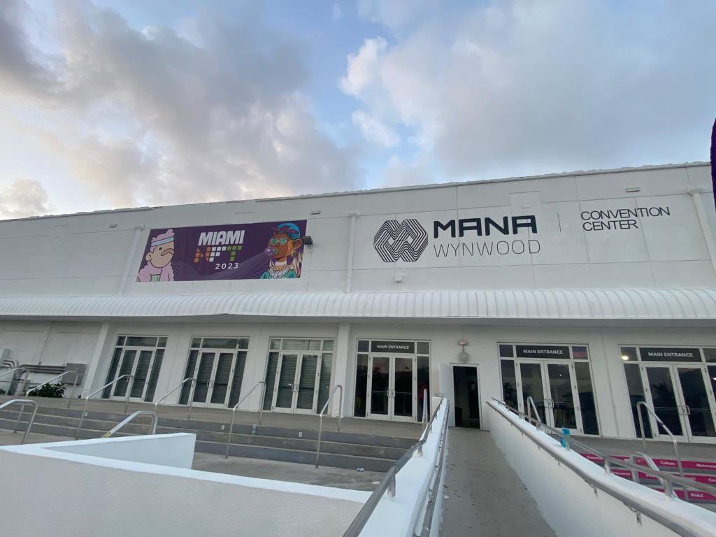 mytravelhabit's tweet photo. Our FAWC is the face of @MiamiNFTweek 😱😱 with @doodles 

#miaminft #fawc #doodles #web3 https://t.co/DJfb3XGWWF