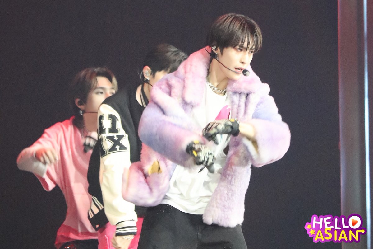 Hello_asian's tweet photo. WayV ในงานแฟนมีตติ้ง '2023 WayV Fanmeeting Tour [Phantom]' in BANGKOK
#WayV_Phantom_in_BANGKOK #텐
#TENLEE #เตนล์ #TEN 
#KUN #钱锟 #쿤
#XIAOJUN #肖俊 #샤오쥔
#HENDERY #黄冠亨 #헨드리
#YANGYANG #刘扬扬 #양양  
#WayV #威神V #WeiShenV https://t.co/5YgCkzy3hx
