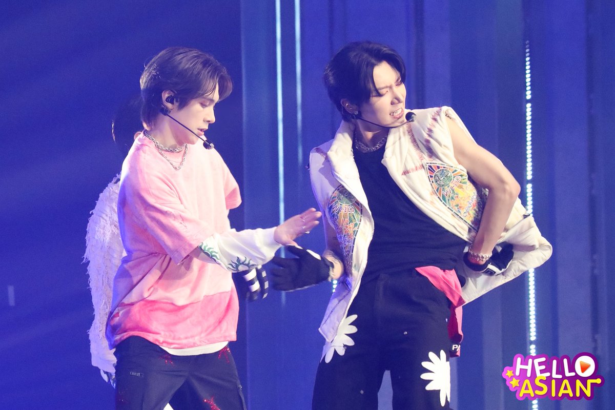 Hello_asian's tweet photo. WayV ในงานแฟนมีตติ้ง '2023 WayV Fanmeeting Tour [Phantom]' in BANGKOK
#WayV_Phantom_in_BANGKOK #텐
#TENLEE #เตนล์ #TEN 
#KUN #钱锟 #쿤
#XIAOJUN #肖俊 #샤오쥔
#HENDERY #黄冠亨 #헨드리
#YANGYANG #刘扬扬 #양양  
#WayV #威神V #WeiShenV https://t.co/5YgCkzy3hx