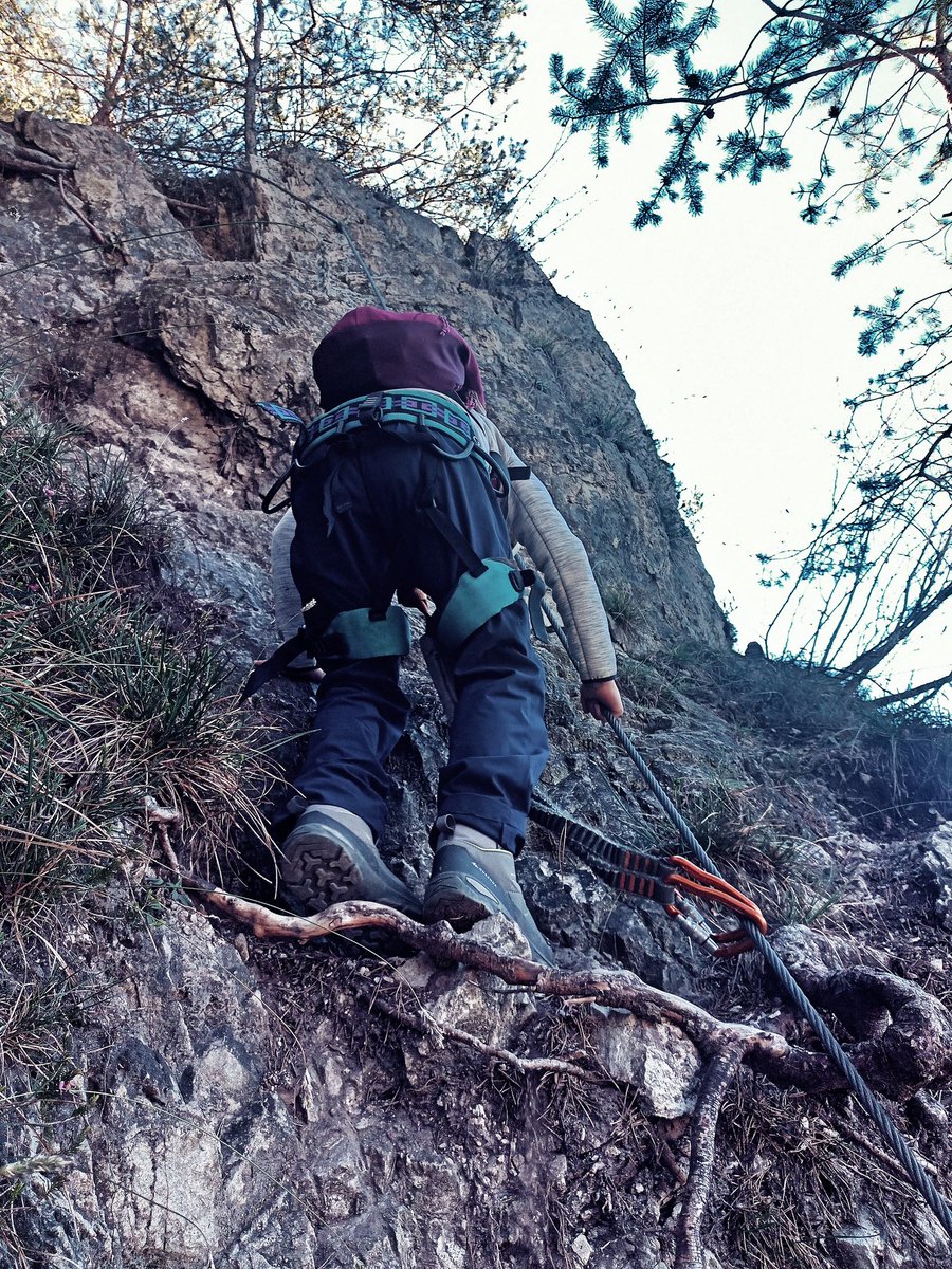 lubon72's tweet photo. E in una giornata primaverile come questa... non poteva mancare una divertente via ferrata, la Crench sul lago d'Idro
#vieferrate #idro https://t.co/Ceioc2oN1E