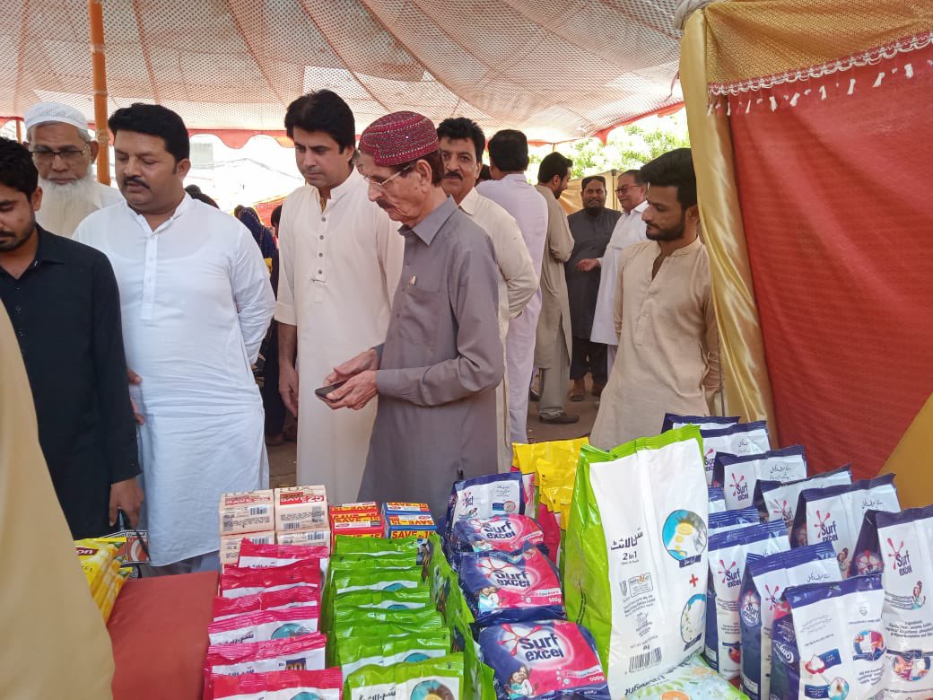 sindhinfodepart's tweet photo. بدین: ایم پی اے میر اللہ بخش ٹالپر ماتلی میں رمضان بچت بازار کا دورا کیا اس موقع پر اسسٽن�� کمشنر ماتلی نور احمد نے ایم پی اے کو بچت بازار کے متعلق بریفنگ دی ایم پی اے میر اللہ بخش ٹالپر نے کہا کہ وزیر اعلیٰ سندھ کی ہدایت پر ��چت بازار میں عوام کو دی گئی سہولت کا جائزہ لینے آیا ہوں https://t.co/QQkyZCGVBM