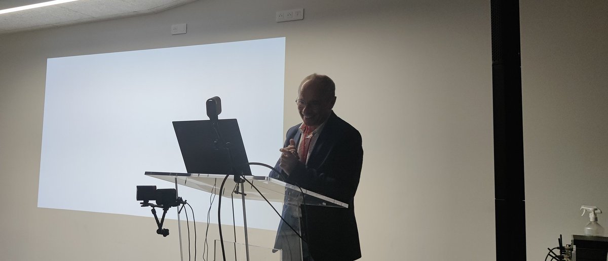 LaurentBertole1's tweet photo. Ouverture du Tour de France du Club des Jeunes Médecins Vasculaires, @lasfmv
Première présentation par P Mismetti @ChuSaintEtienne @Univ_St_Etienne @MedvascC @SAINBIOSE_Lab
Bravo aux organisateurs 🙏 https://t.co/n6CevKJ3rr